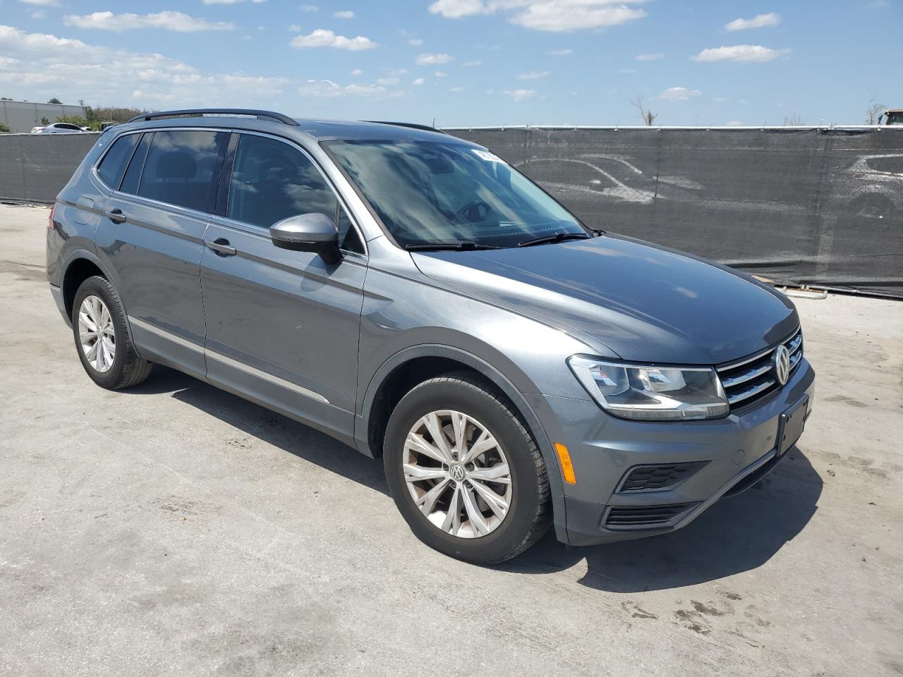 2018 Volkswagen Tiguan - Image 4
