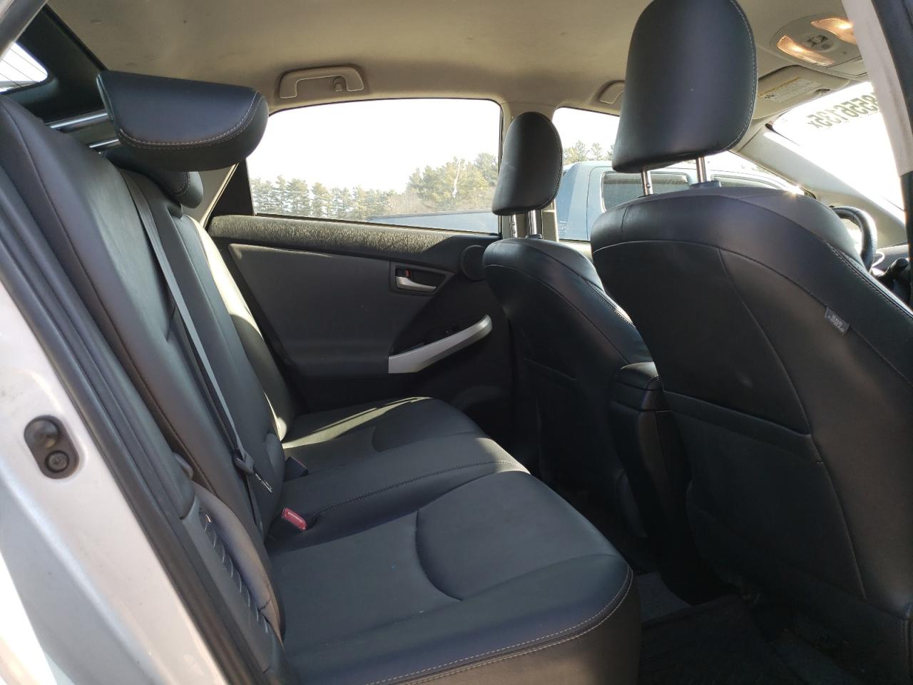 2015 Toyota Prius - Image 10