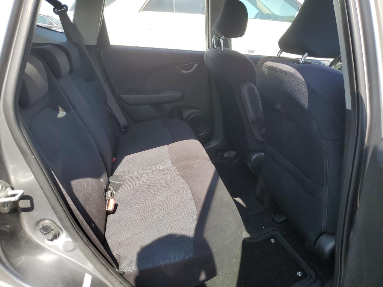 2010 Honda Fit - Image 10