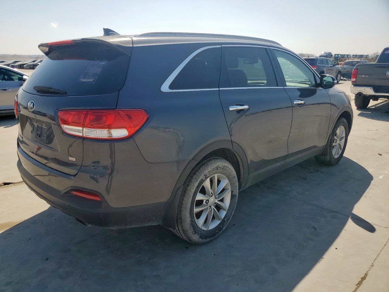 2016 Kia Sorento - Image 3