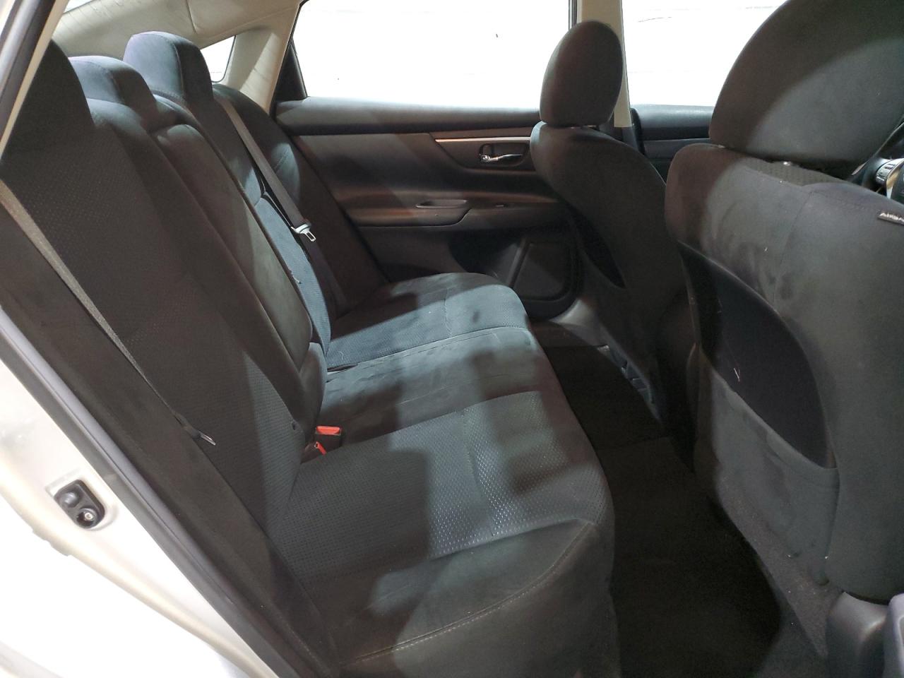 2015 Nissan Altima - Image 10