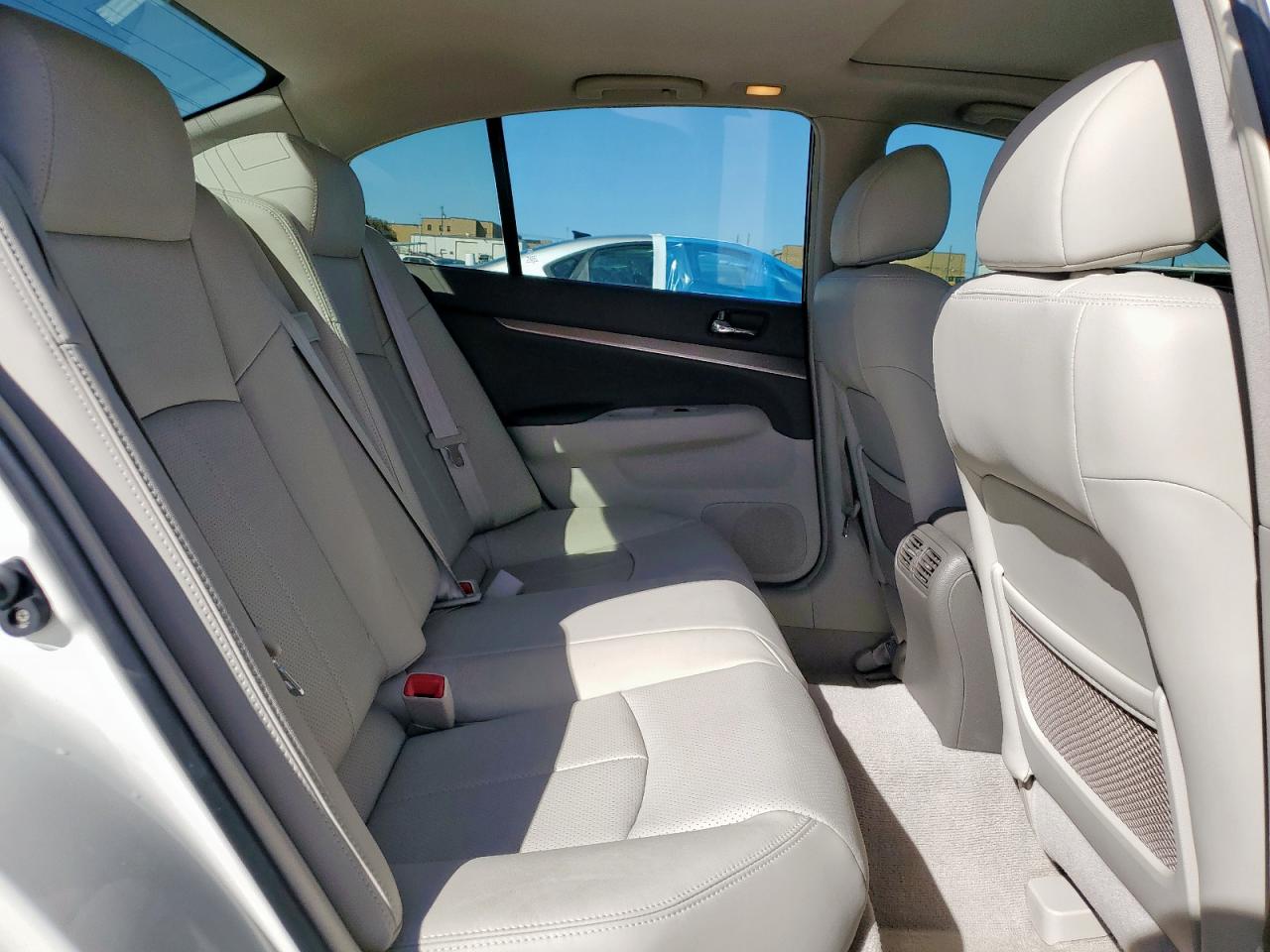 2015 Infiniti Q40 - Image 10