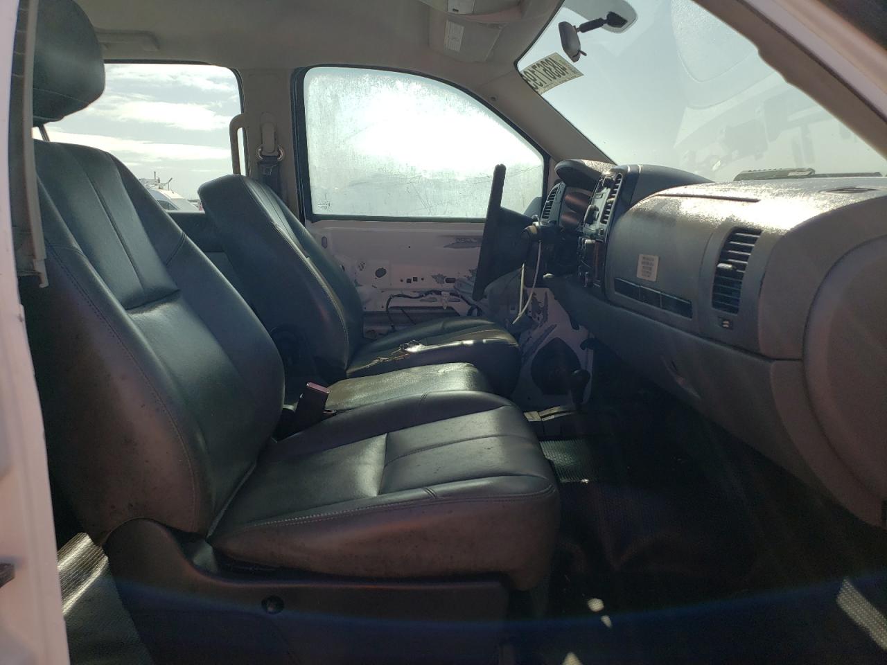 2013 Chevrolet Silverado - Image 7