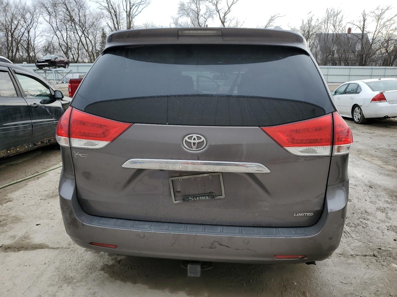 2011 Toyota Sienna - Image 6