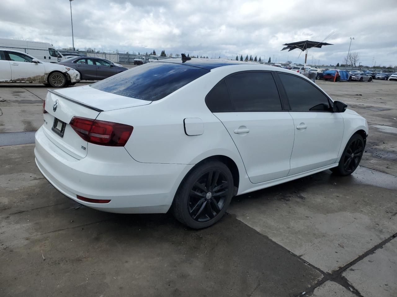 2018 Volkswagen Jetta - Image 3