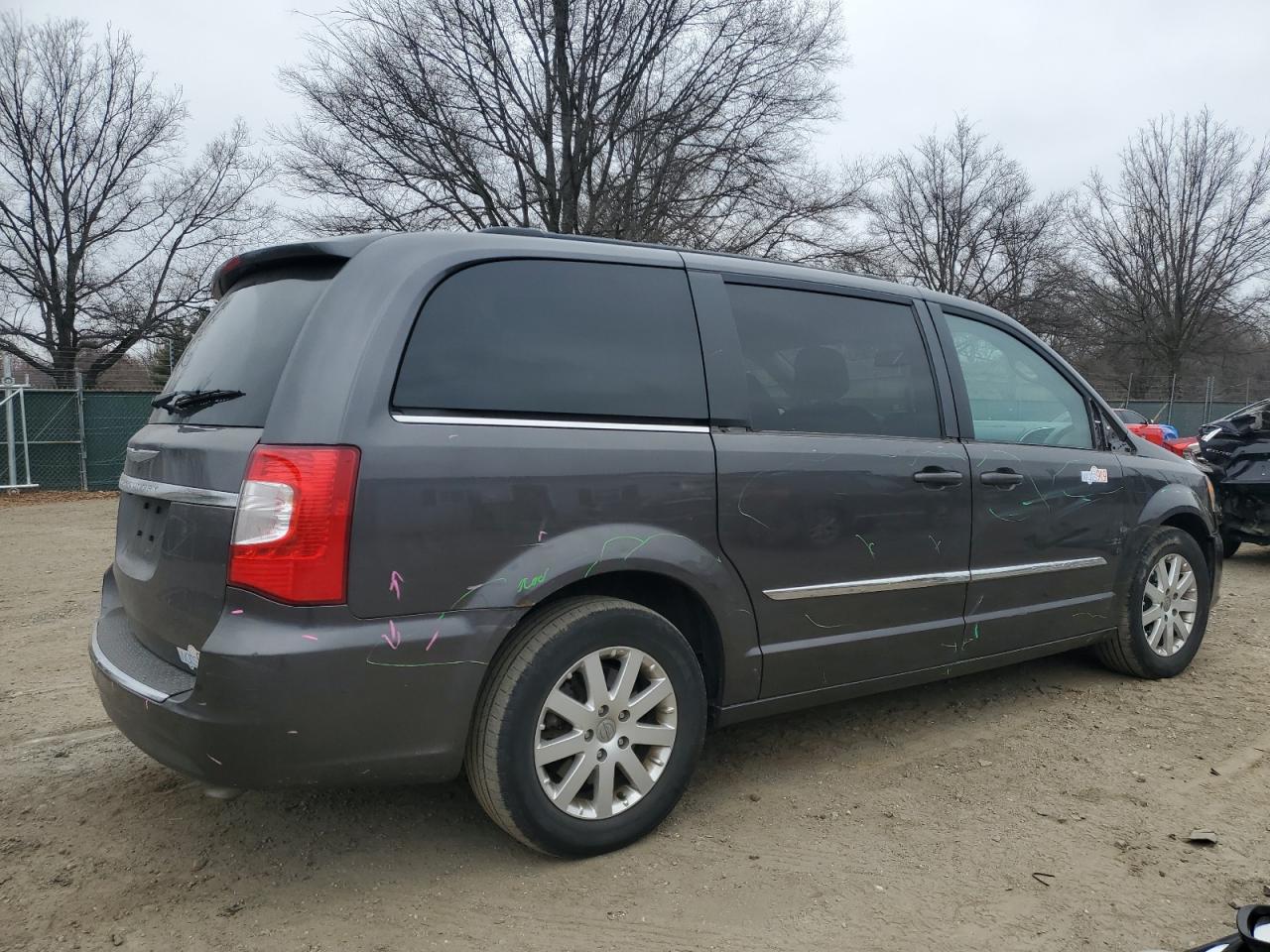 2016 Chrysler Town & Country - Image 3