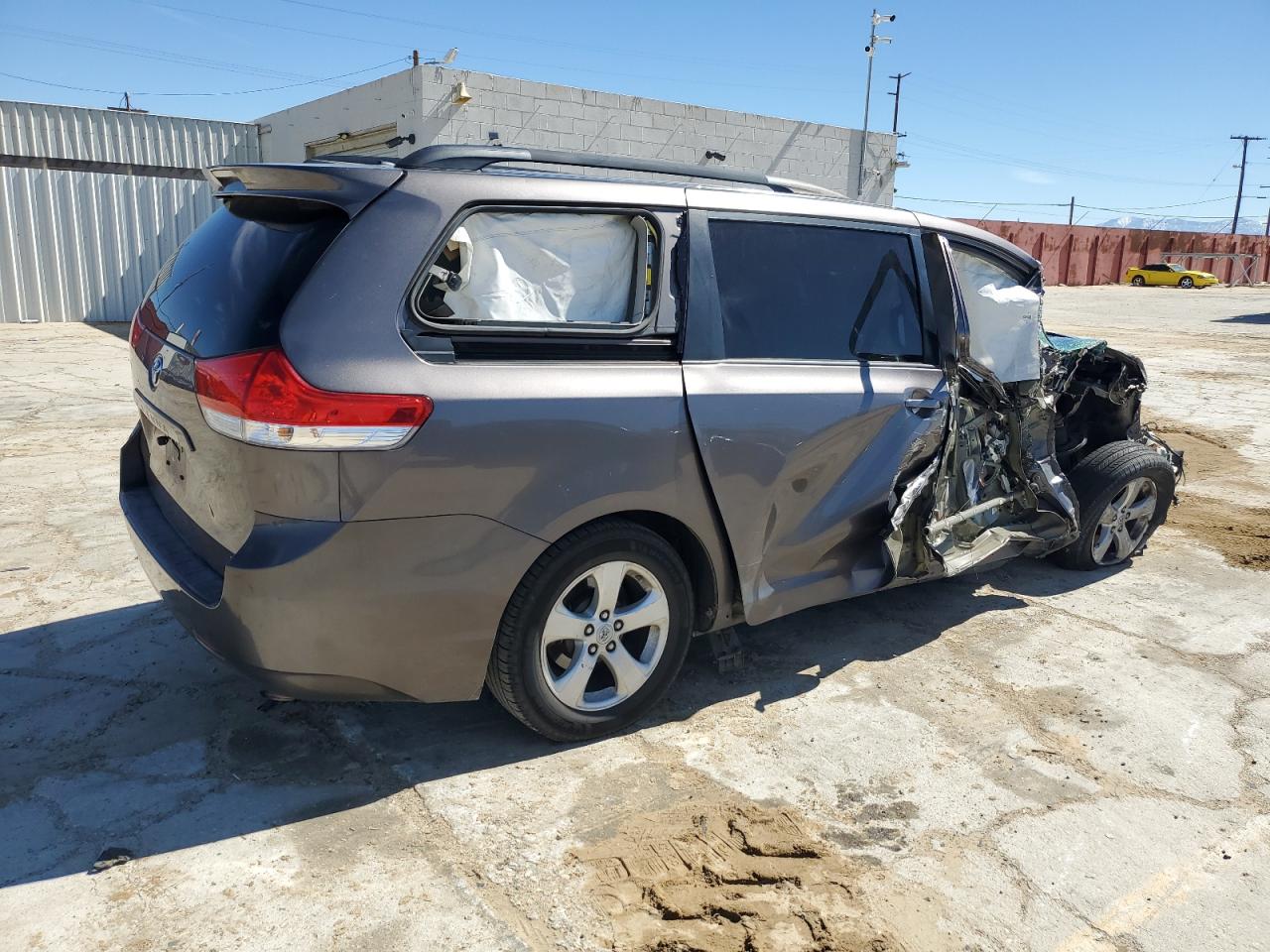 2012 Toyota Sienna - Image 3