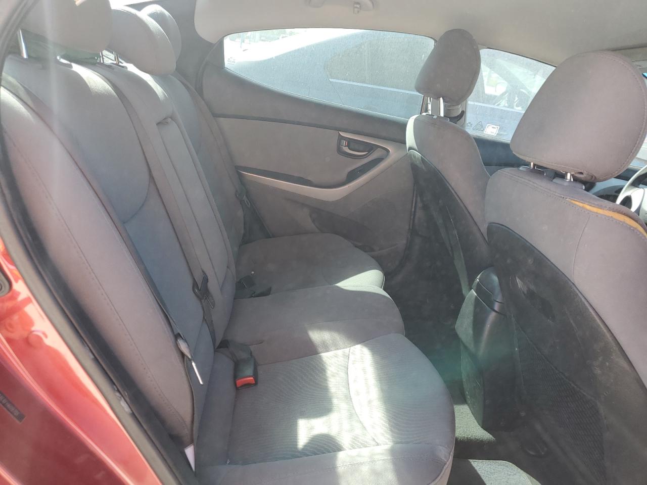 2015 Hyundai Elantra - Image 10