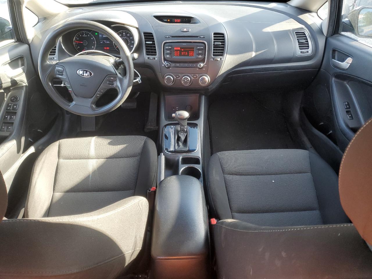 2017 Kia Forte - Image 8
