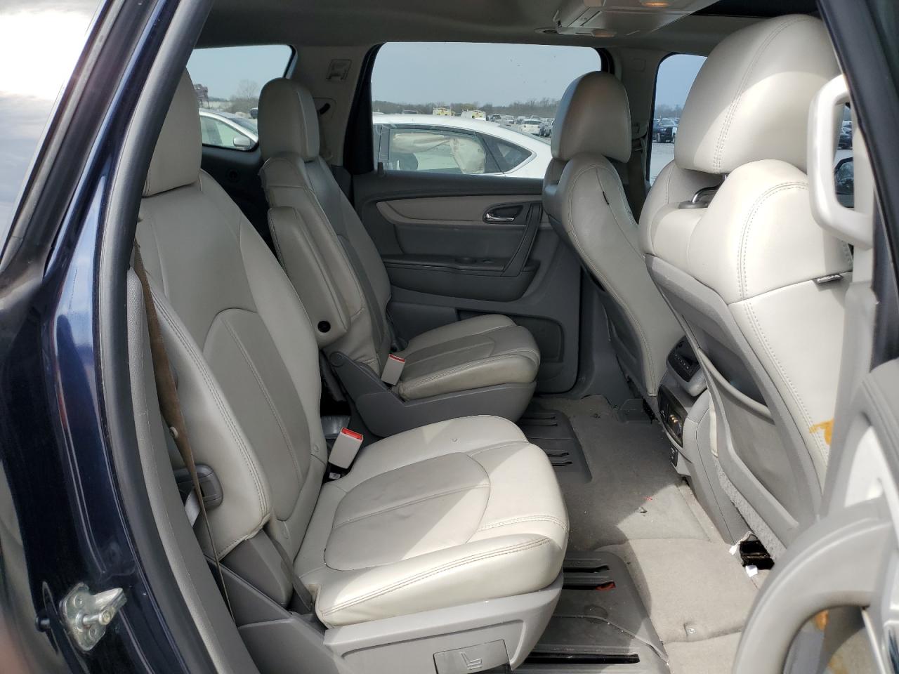 2015 Chevrolet Traverse - Image 11