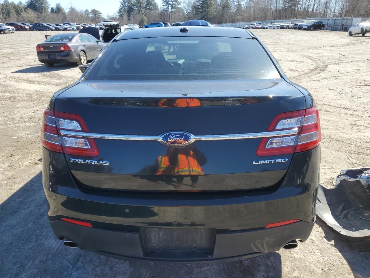 2015 Ford Taurus - Image 6