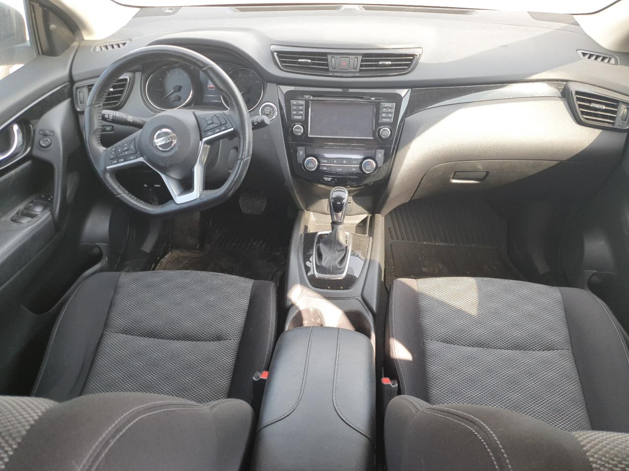 2017 Nissan Rogue - Image 8