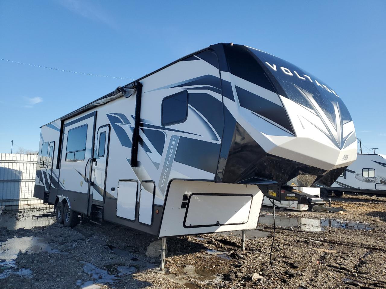2020 Dutchman Trailer for Sale in Elgin, IL - Frame Damage