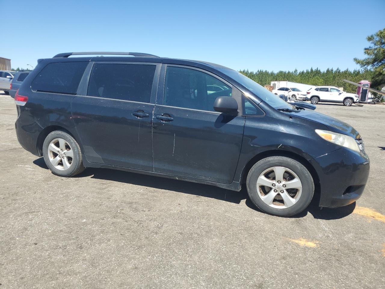 2013 Toyota Sienna - Image 4