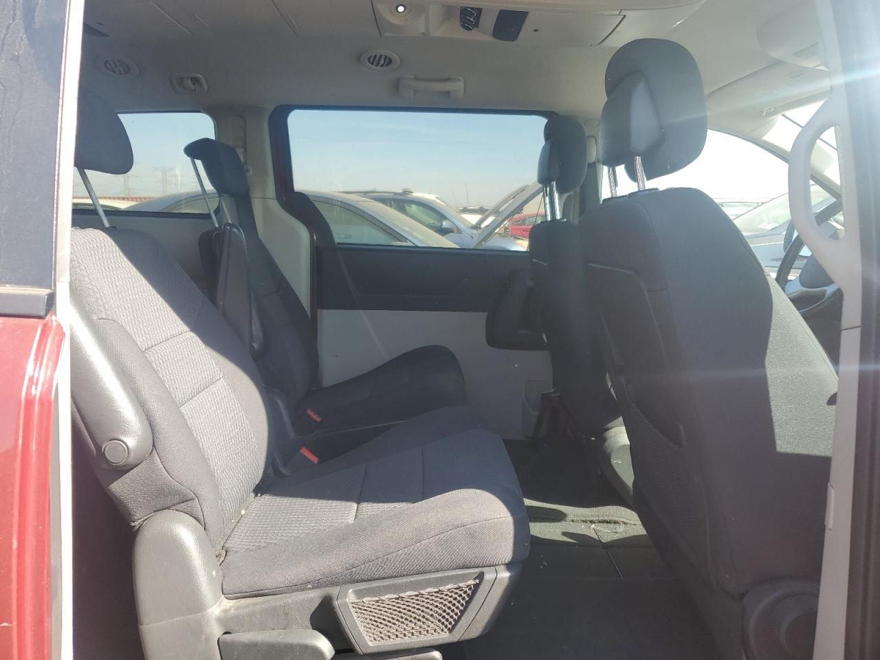 2010 Dodge Caravan - Image 11