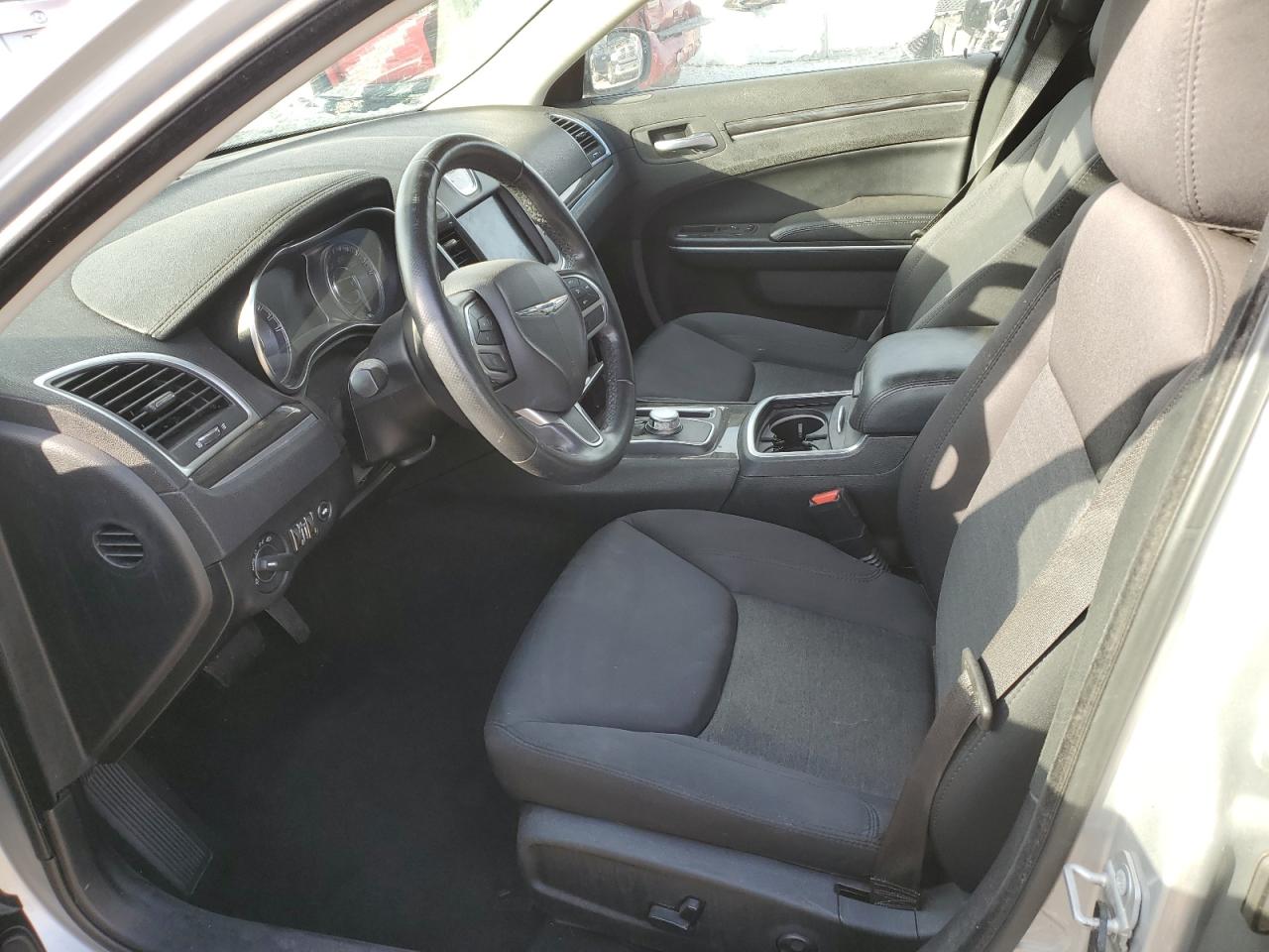 2019 Chrysler 300 - Image 7