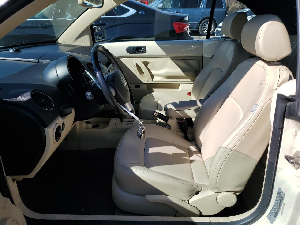 2010 Volkswagen Beetle - Image 7