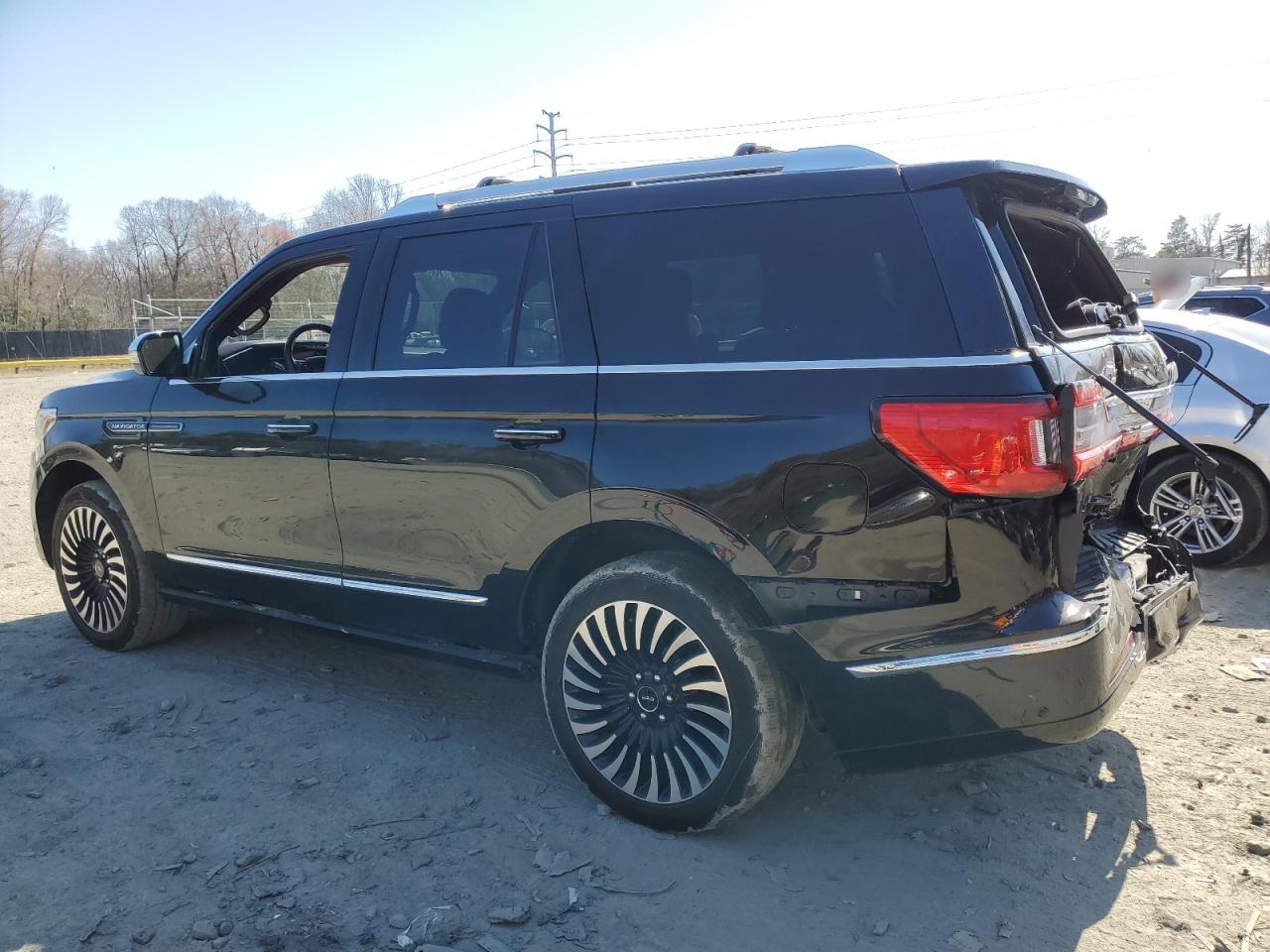 2021 Lincoln Navigator - Image 2