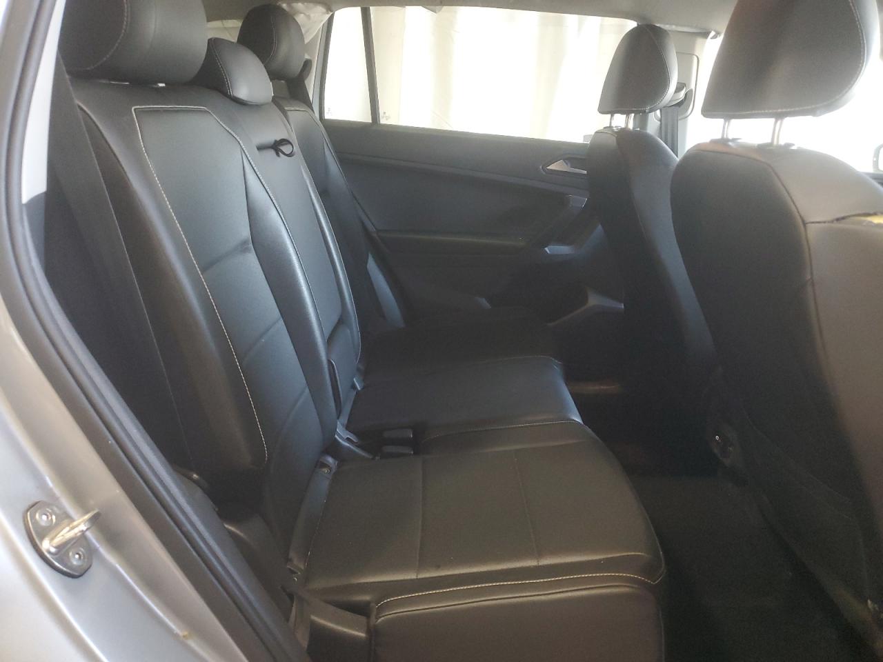2021 Volkswagen Tiguan - Image 12