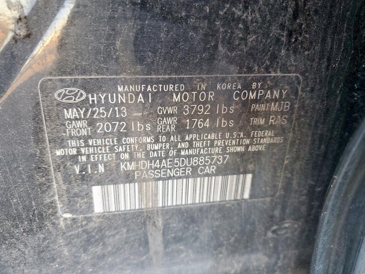 2013 Hyundai Elantra - Image 12
