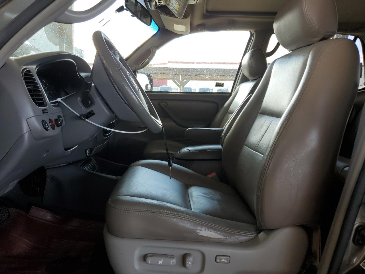 2005 Toyota Sequoia - Image 7