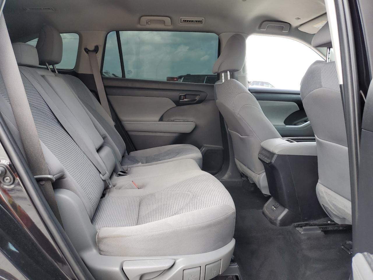 2020 Toyota Highlander - Image 11