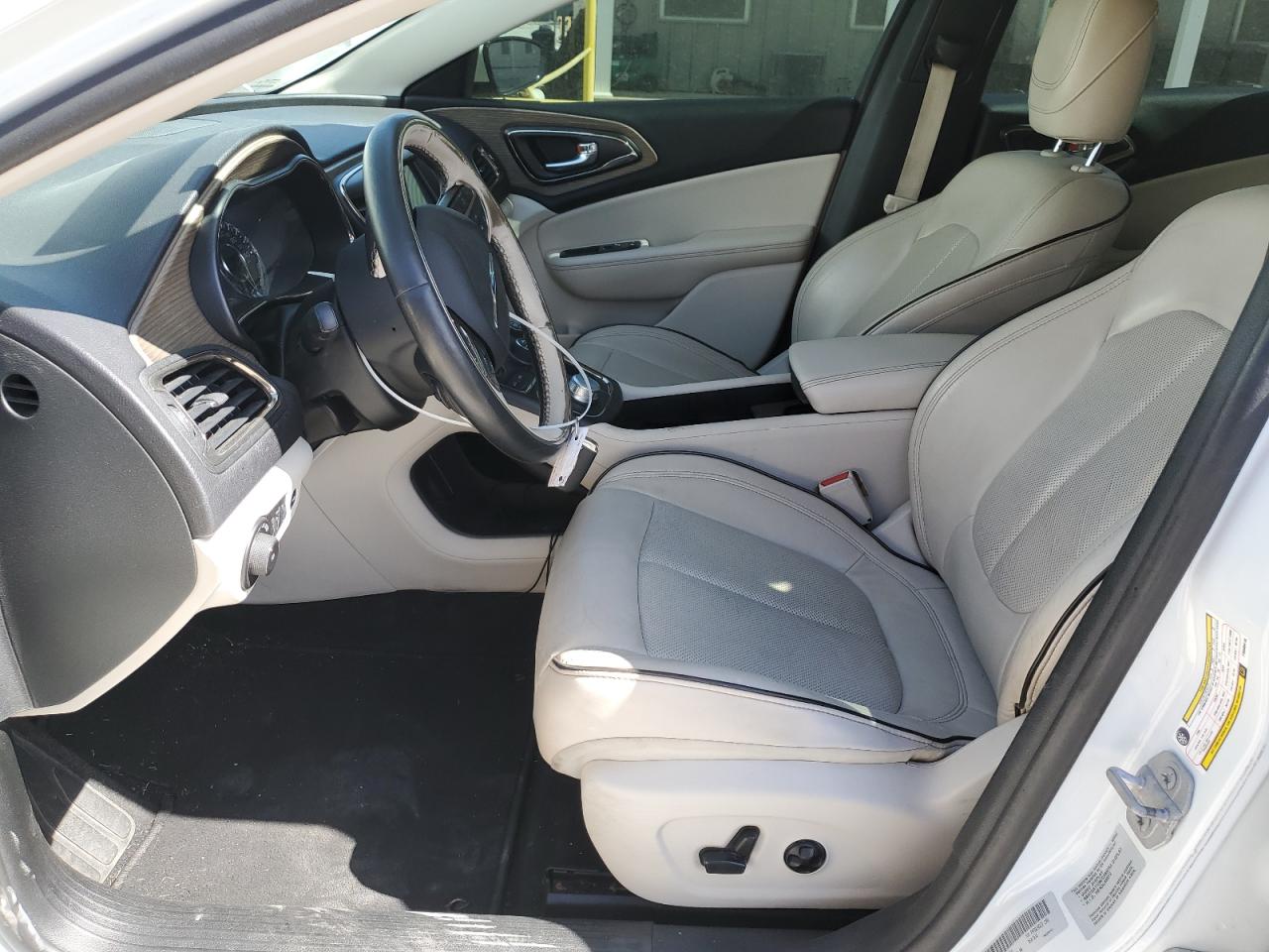 2015 Chrysler 200 - Image 7