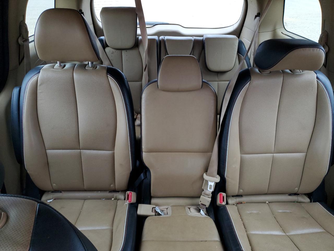 2018 Kia Sedona - Image 10