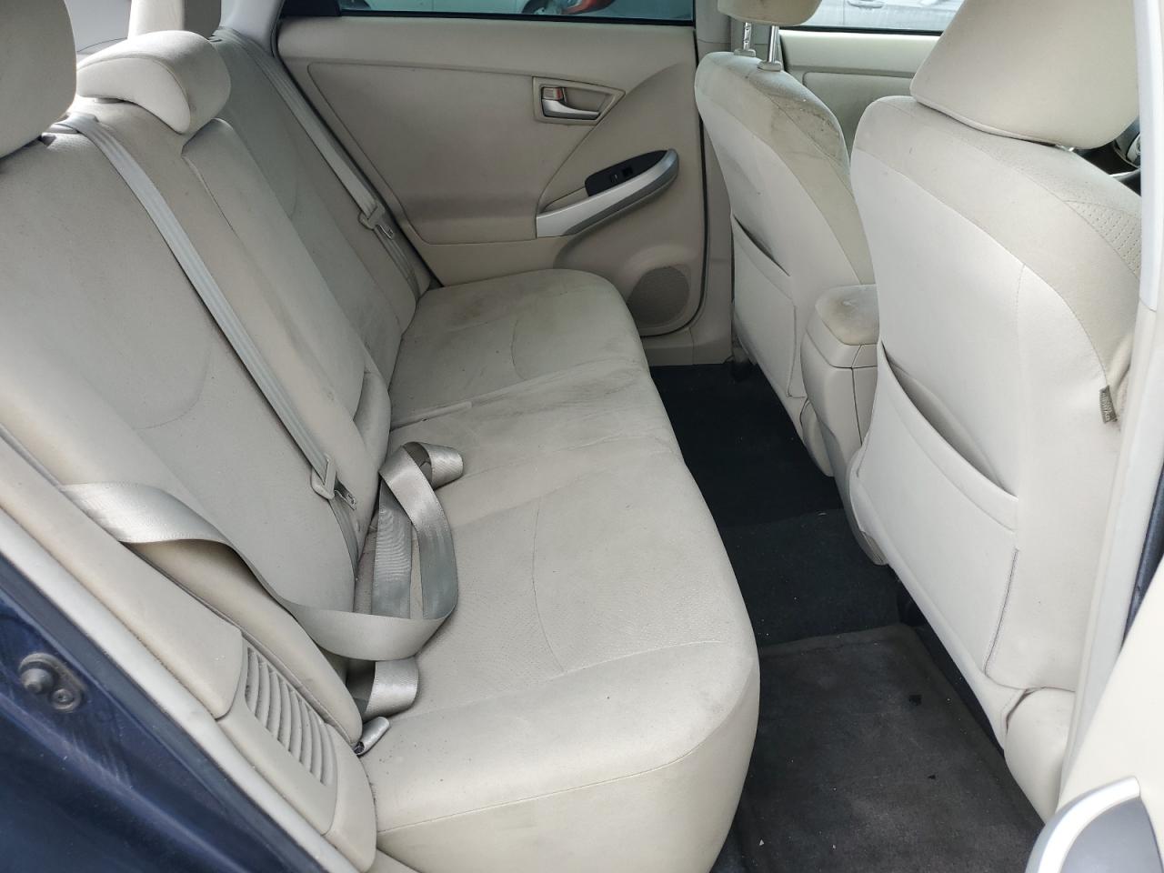 2013 Toyota Prius - Image 11