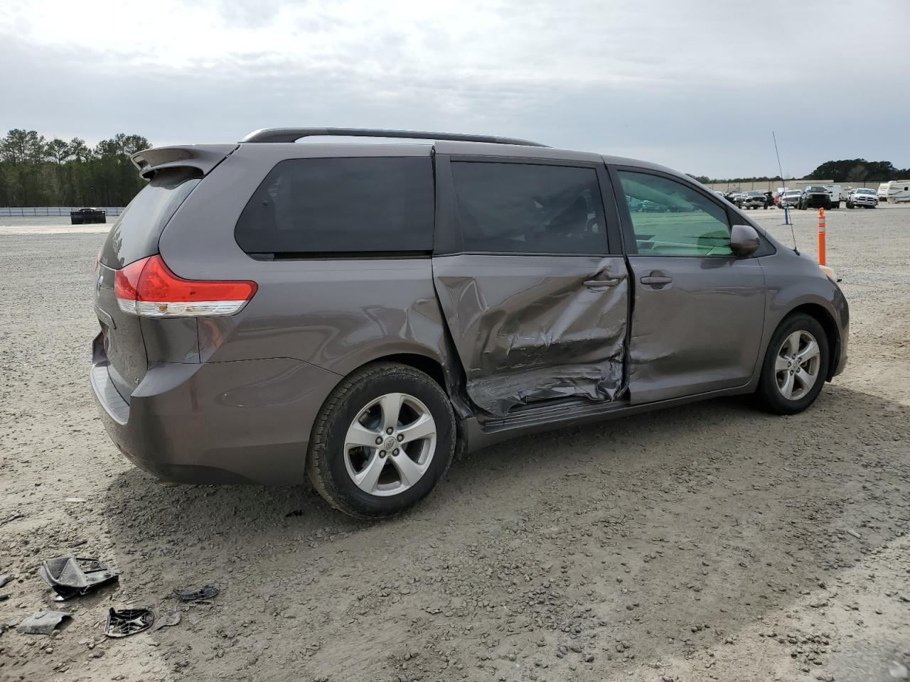 2013 Toyota Sienna - Image 3