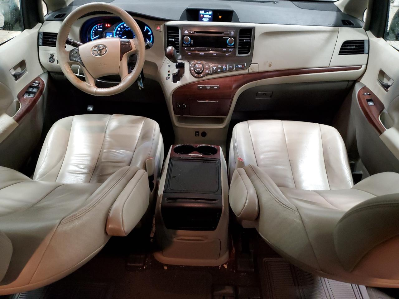 2013 Toyota Sienna - Image 8