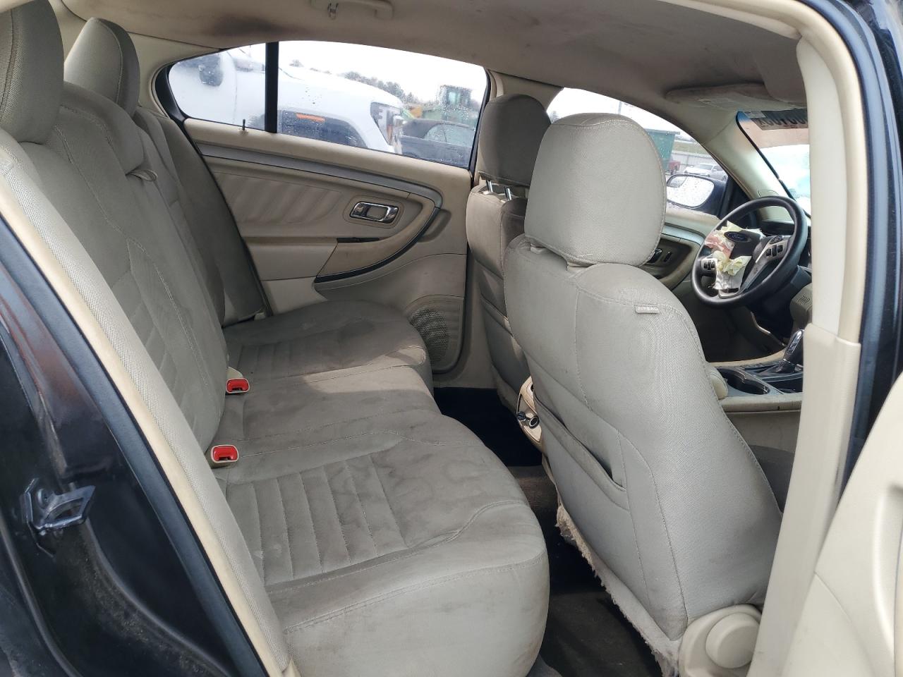 2015 Ford Taurus - Image 10