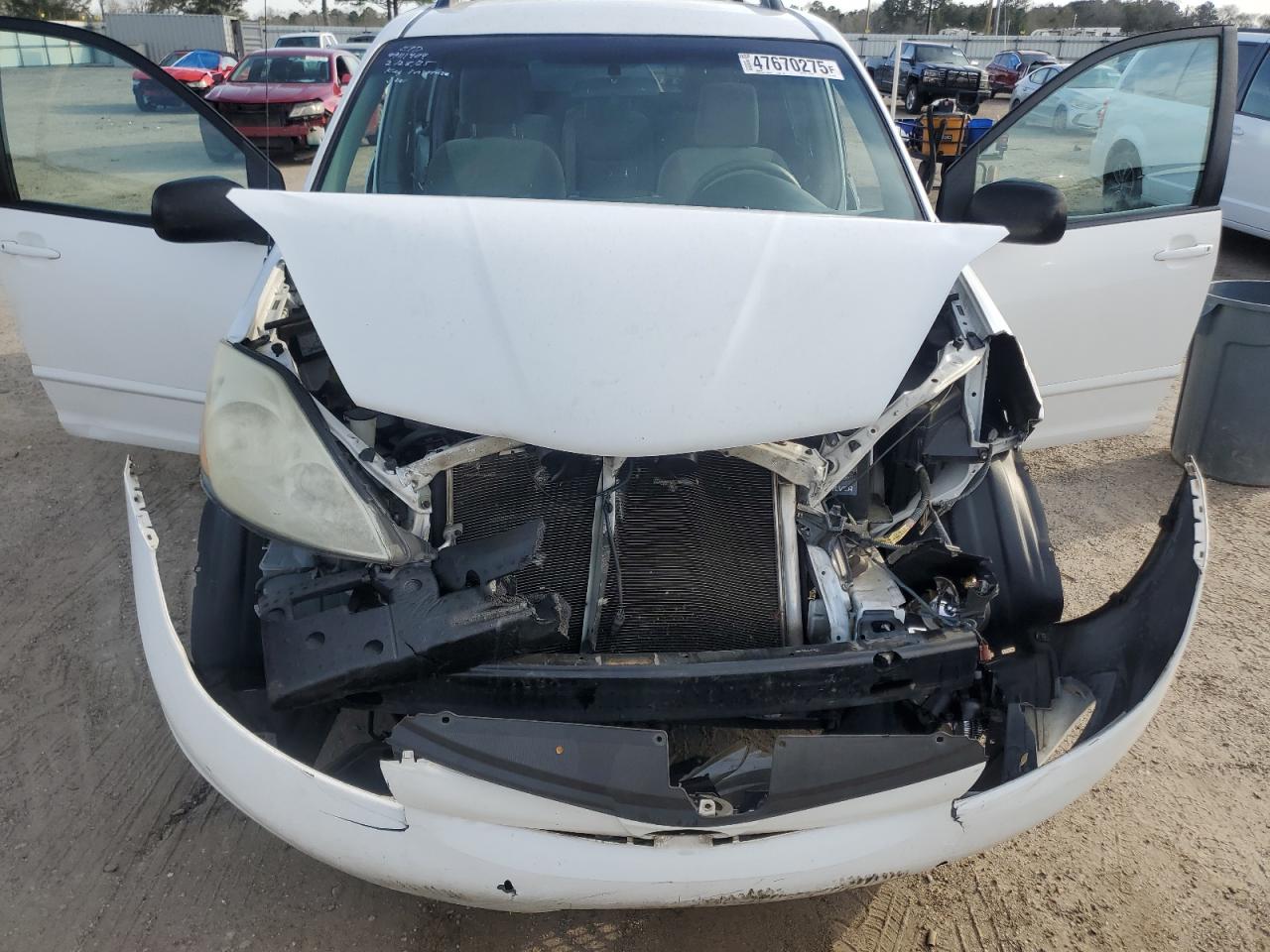 2010 Toyota Sienna - Image 12