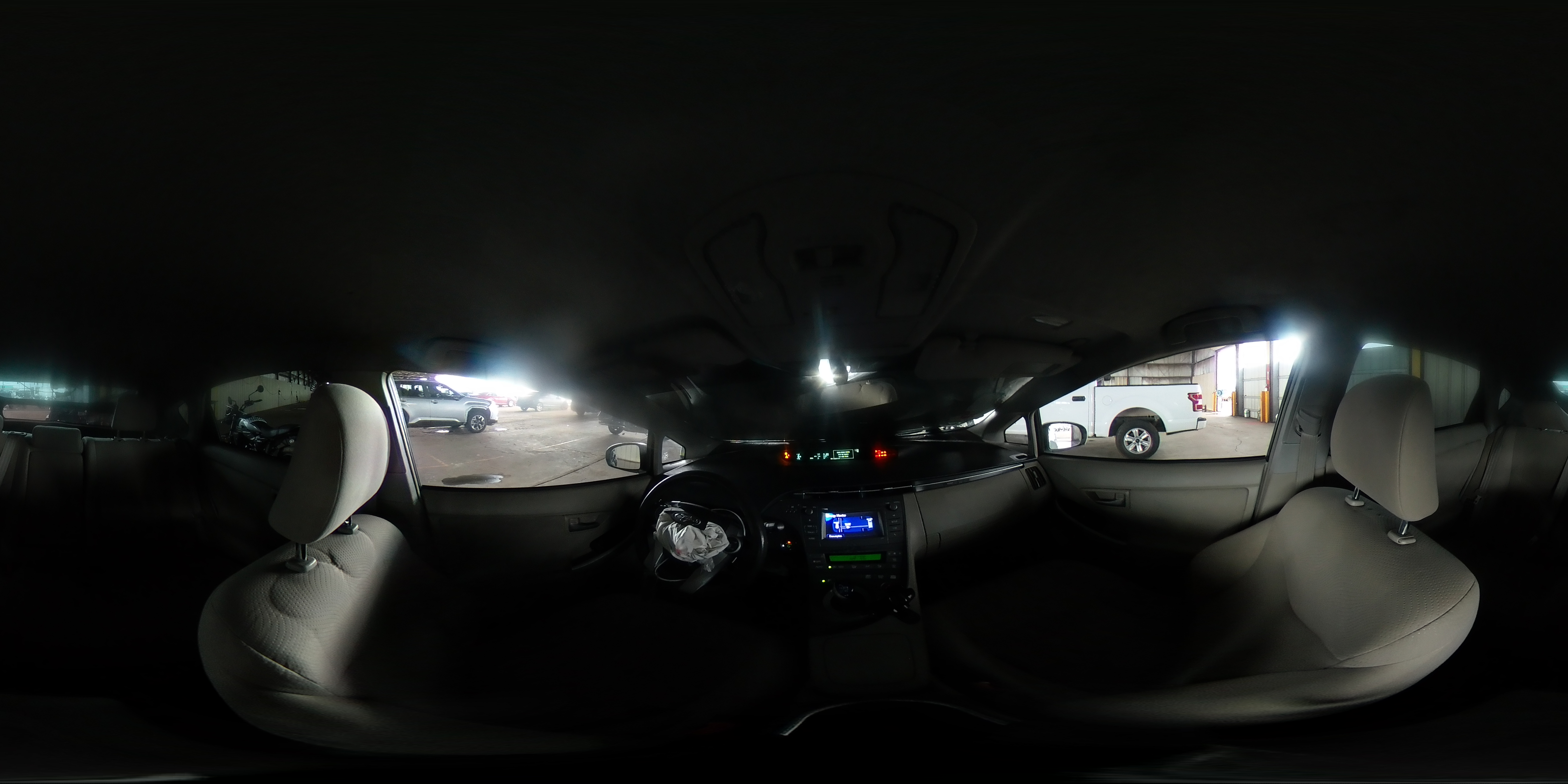 2013 Toyota Prius - Image 12