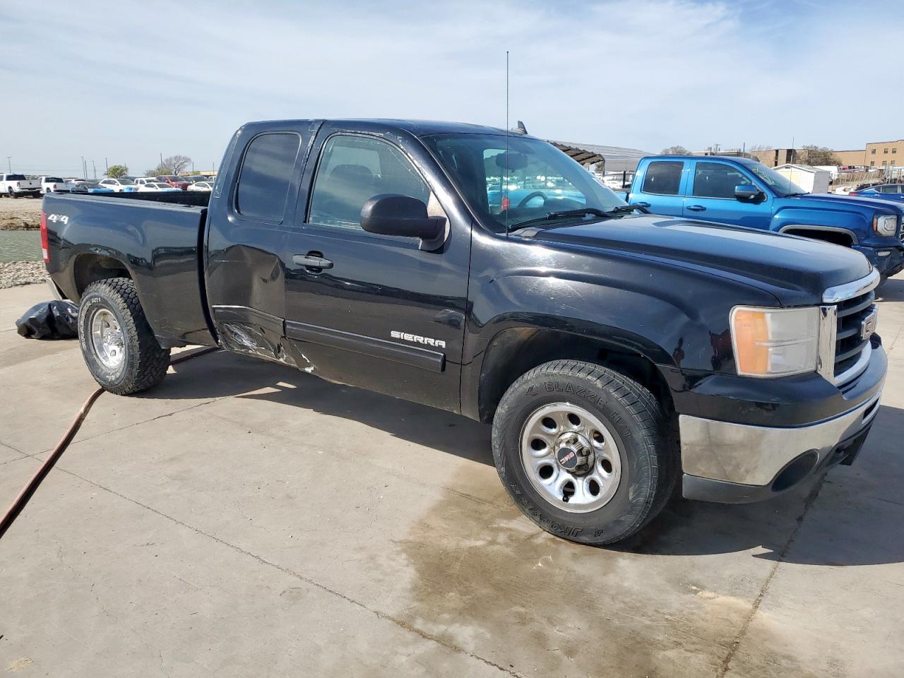 2010 GMC Sierra - Image 4