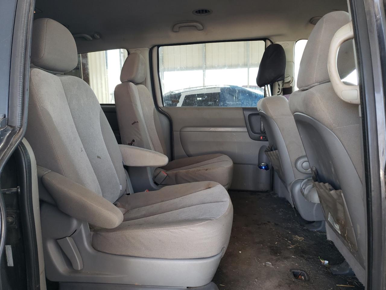 2012 Kia Sedona - Image 11