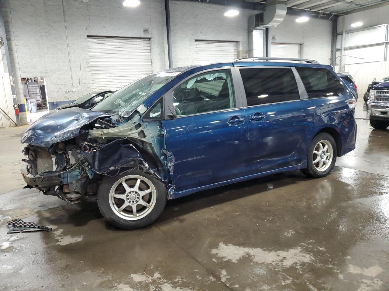 2011 Toyota Sienna Sport იყიდება Ham Lake-ში, MN - Front End