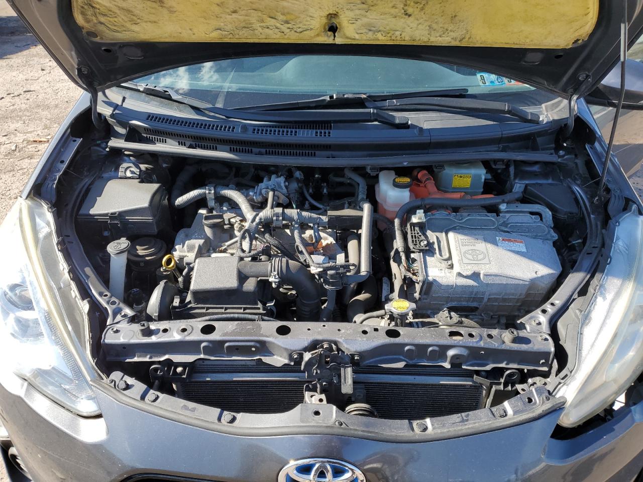2015 Toyota Prius - Image 12