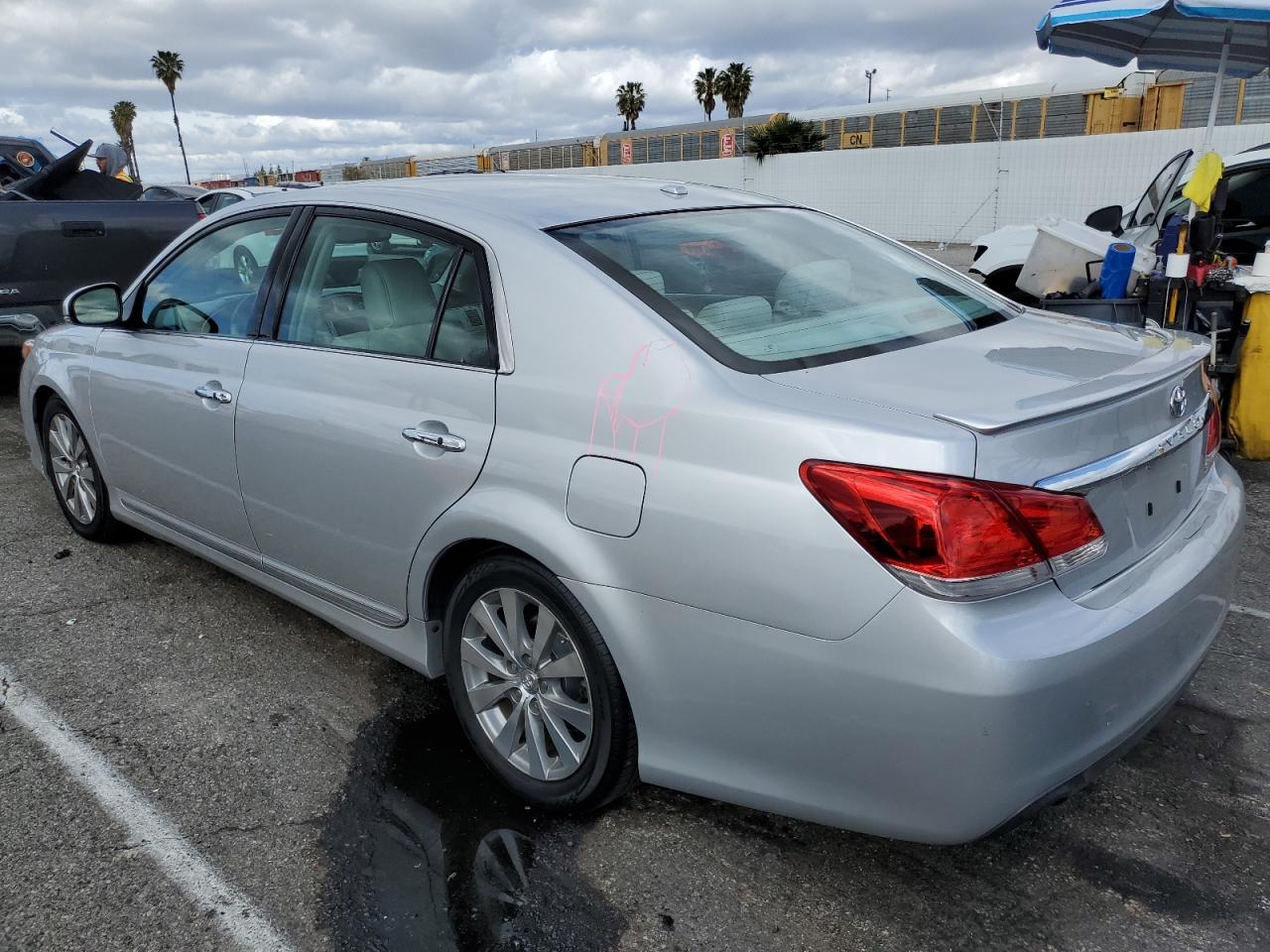 2011 Toyota Avalon - Image 2