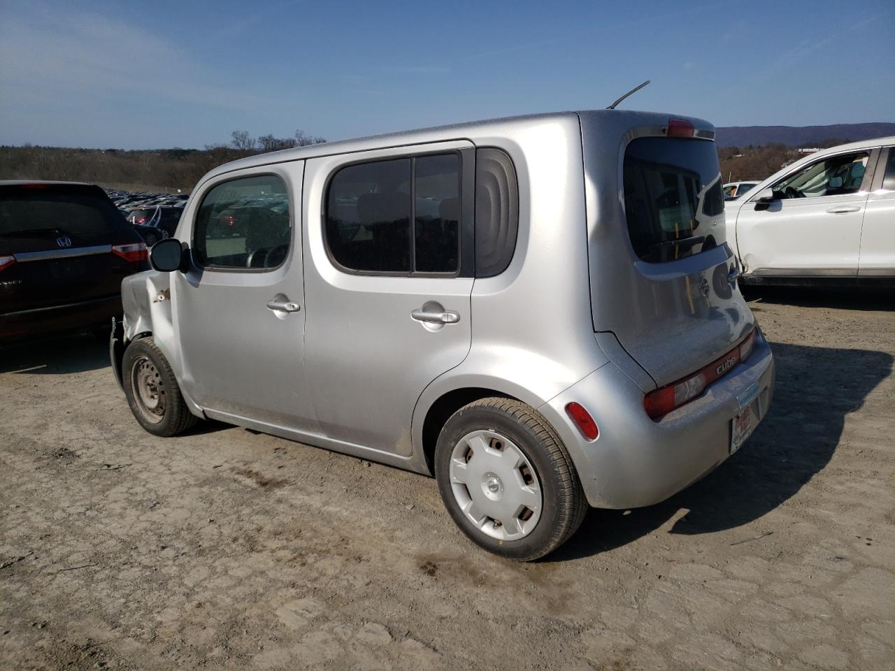 2010 Nissan Cube - Image 2