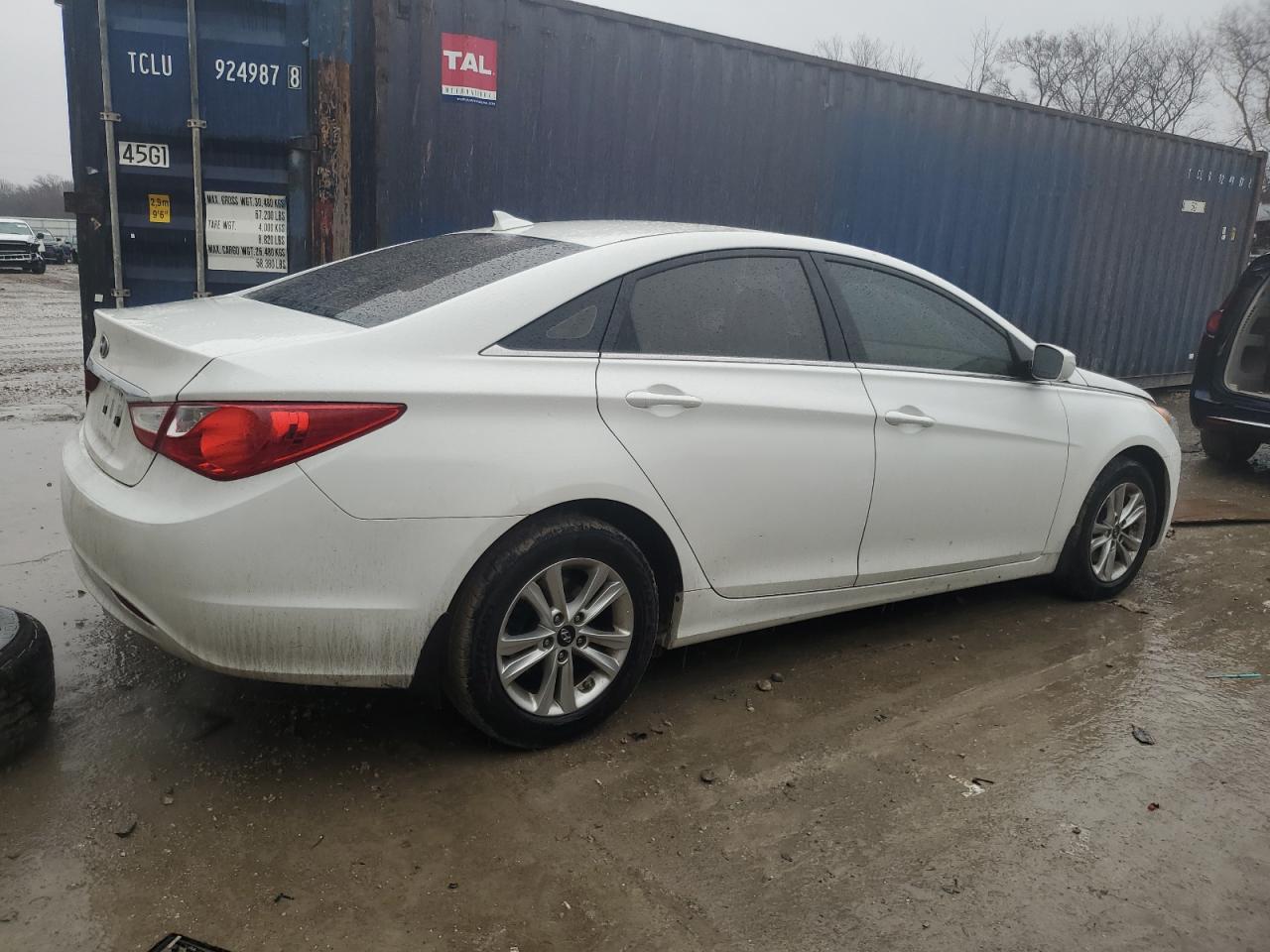 2013 Hyundai Sonata - Image 3