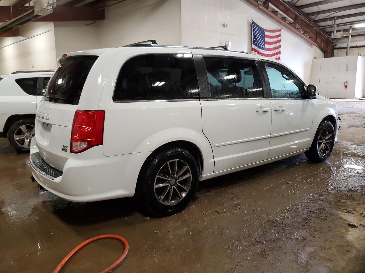 2017 Dodge Caravan - Image 3