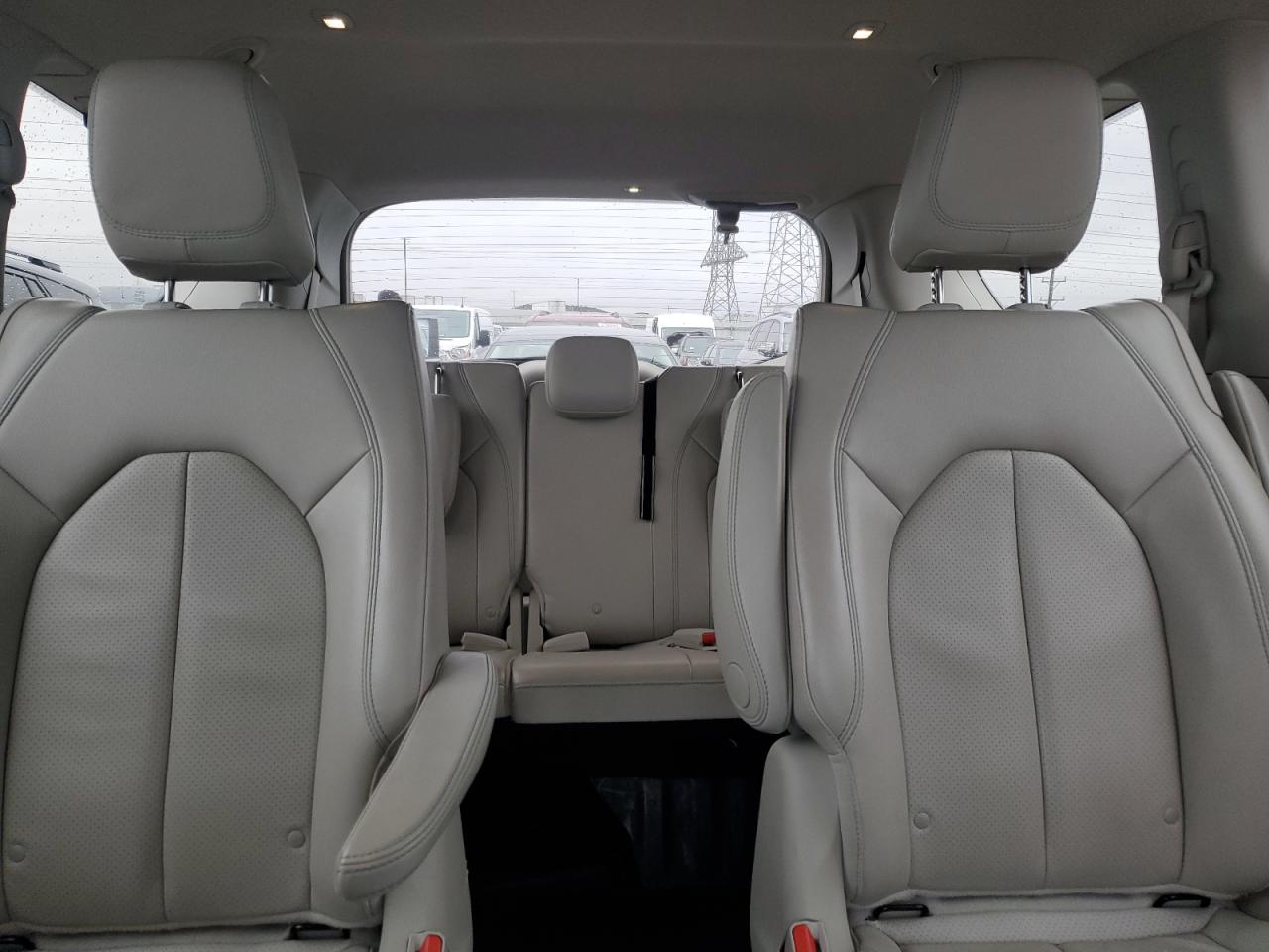 2019 Chrysler Pacifica - Image 10