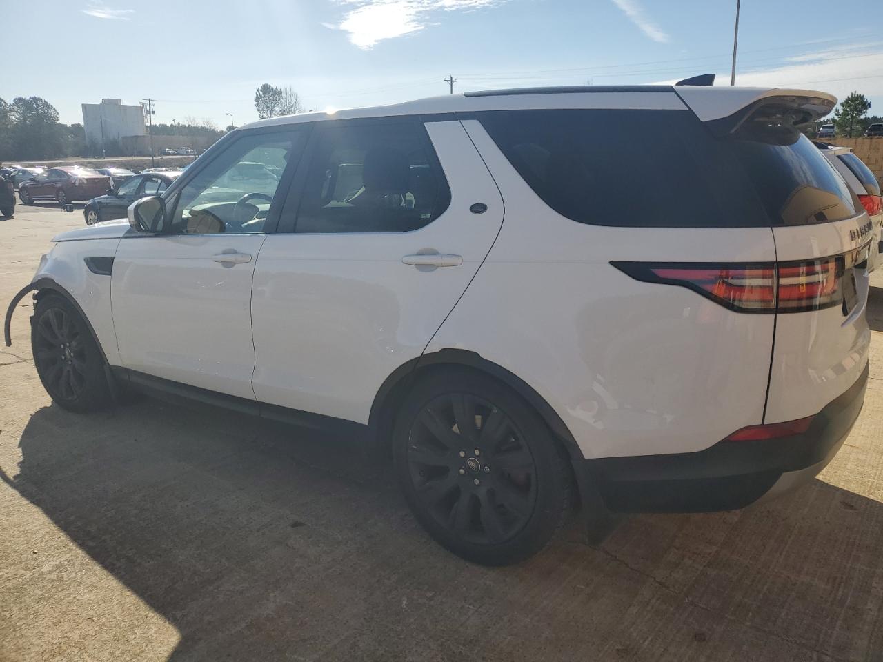 2017 Land Rover Discovery - Image 2