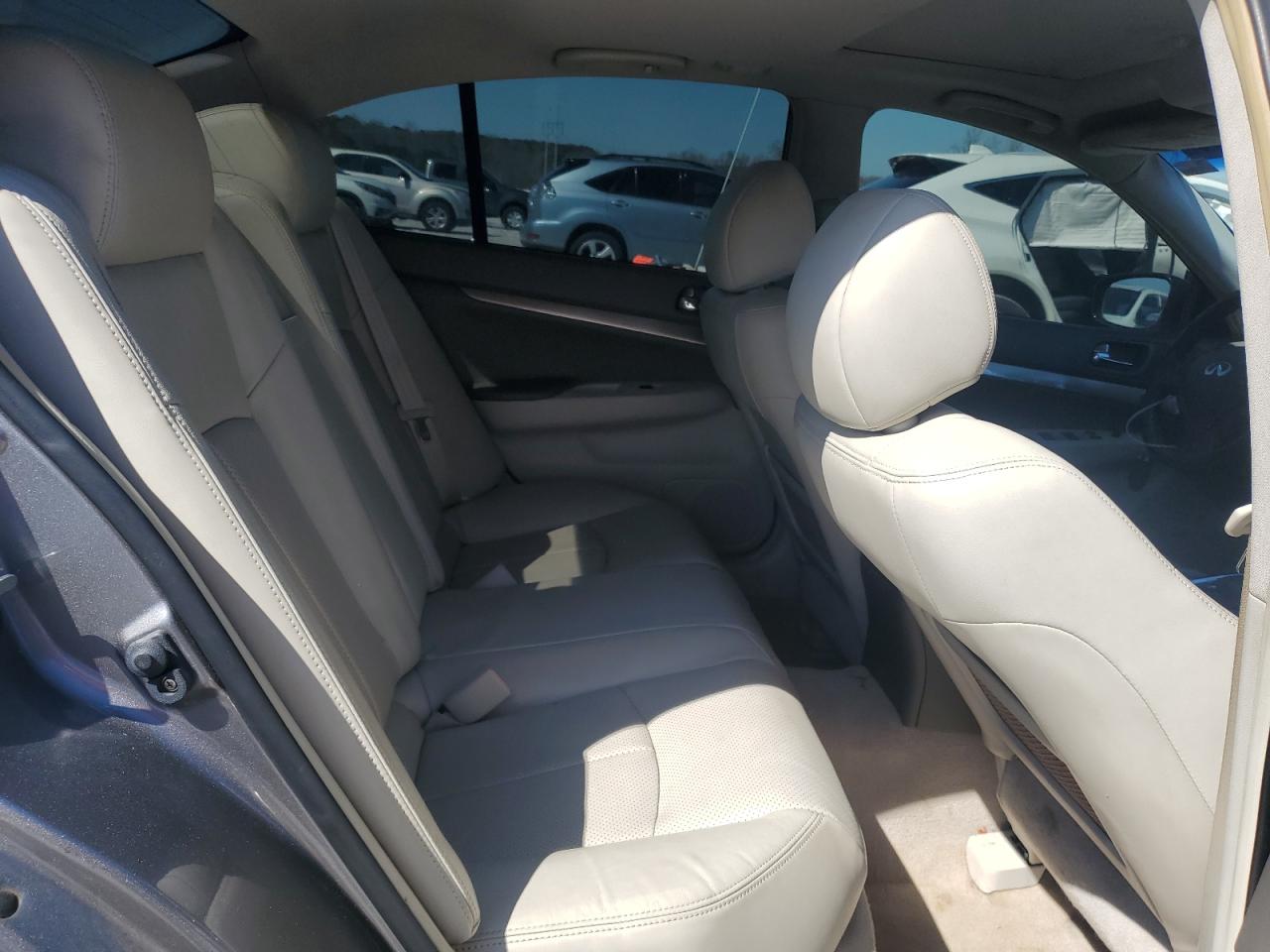 2011 Infiniti G - Image 11