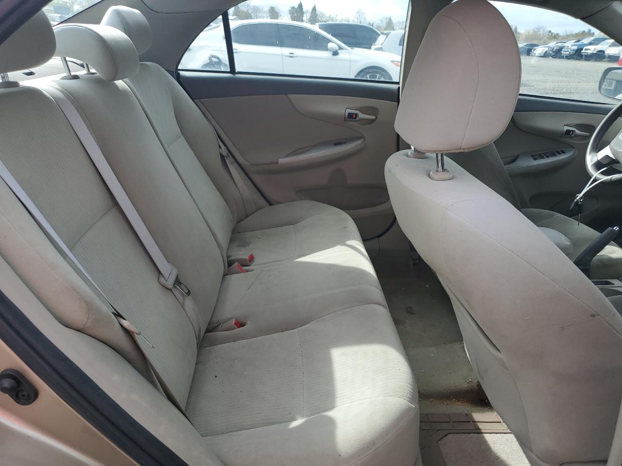 2010 Toyota Corolla - Image 11