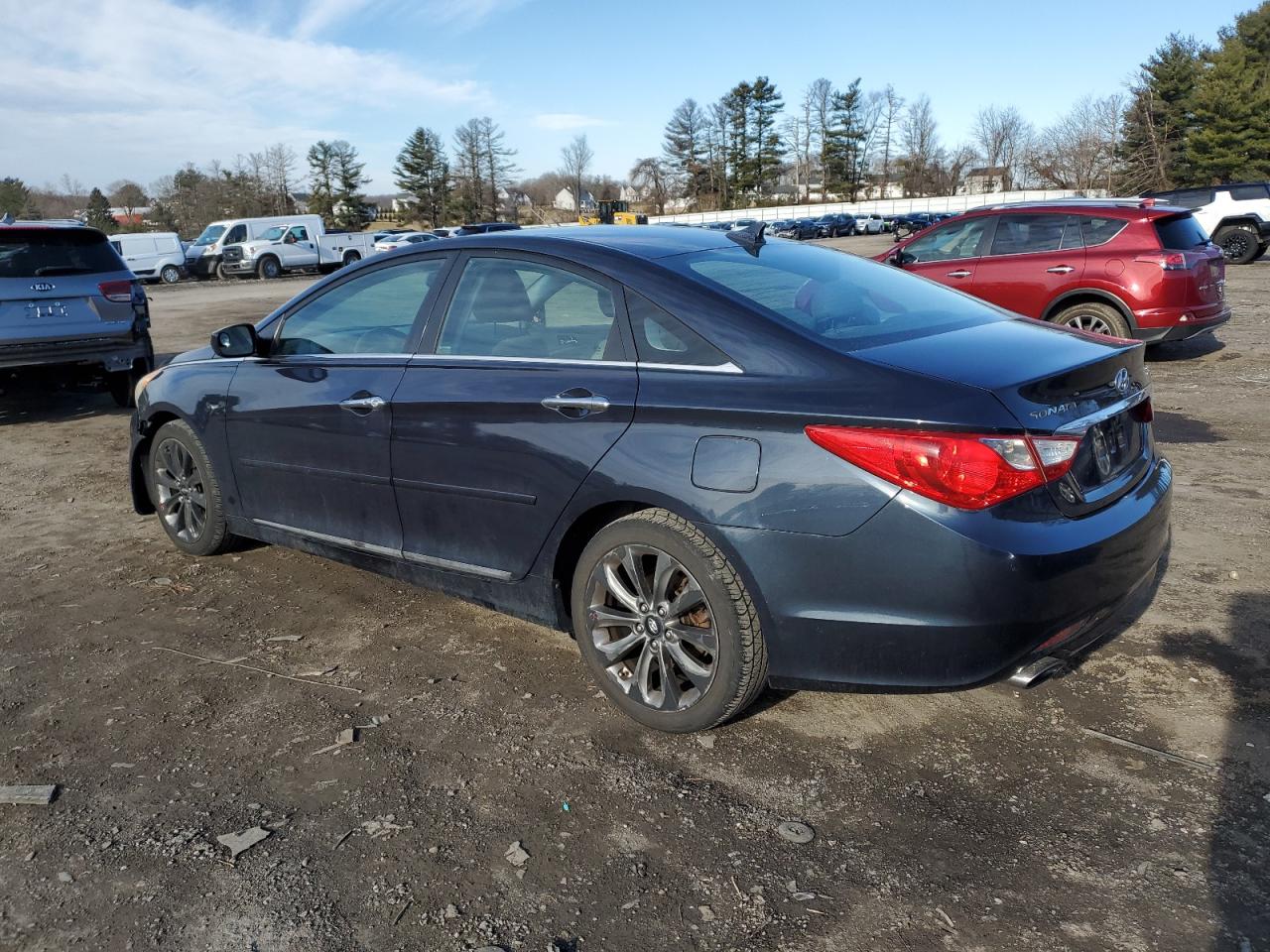 2011 Hyundai Sonata - Image 2