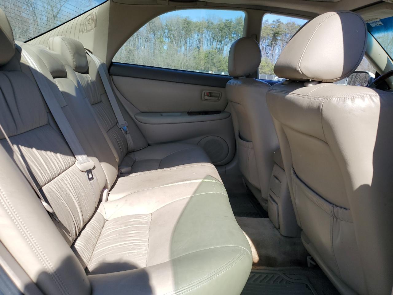 2001 Lexus ES - Image 10