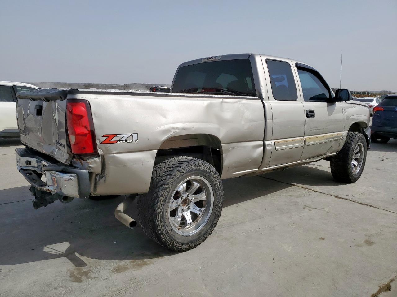 2003 Chevrolet Silverado - Image 3
