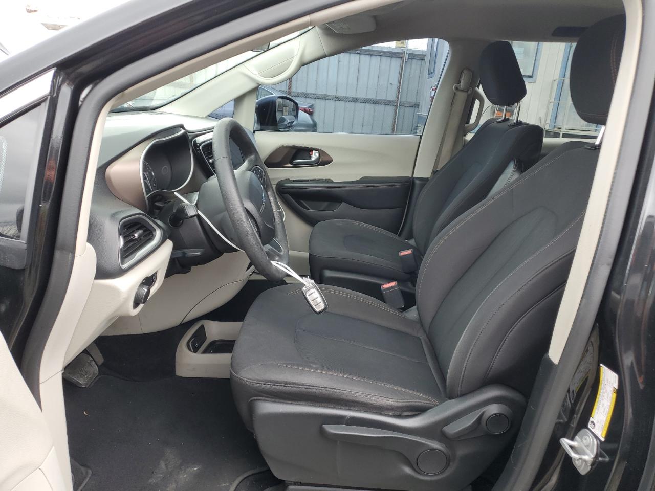 2018 Chrysler Pacifica - Image 7